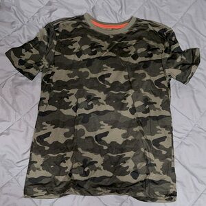 Old navy boys camouflage t-shirt size 14-16